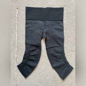 lululemon in the flow crop II - size 2